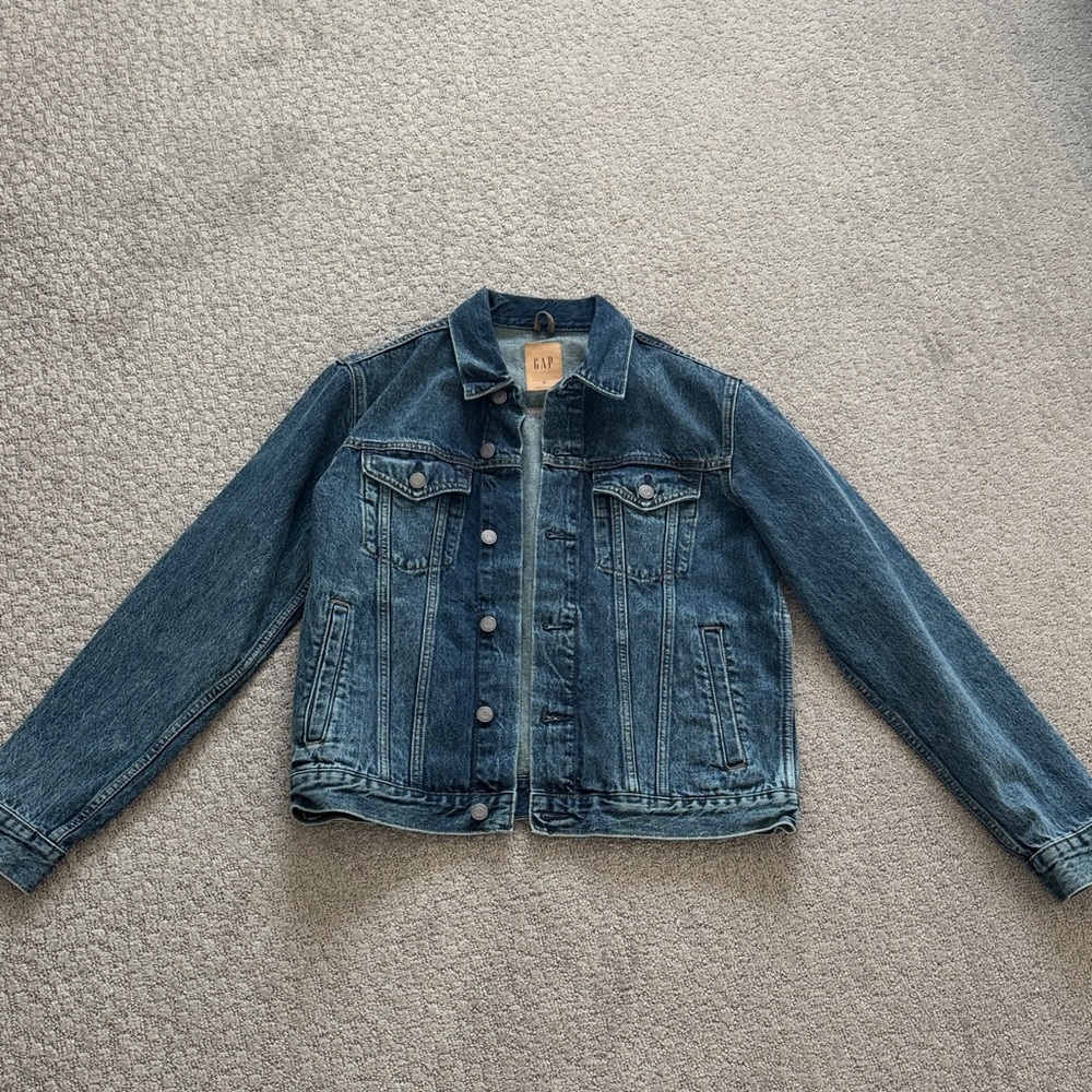 NWOT GAP Medium Wash Blue Denim Trucker Jacket